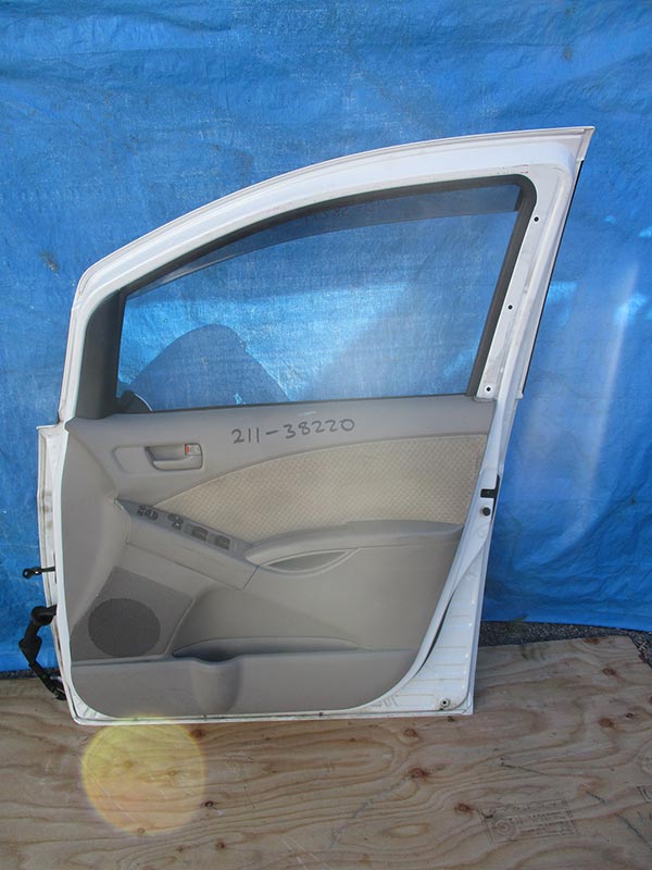 Used Toyota Isis INNER DOOR PANEL FRONT RIGHT